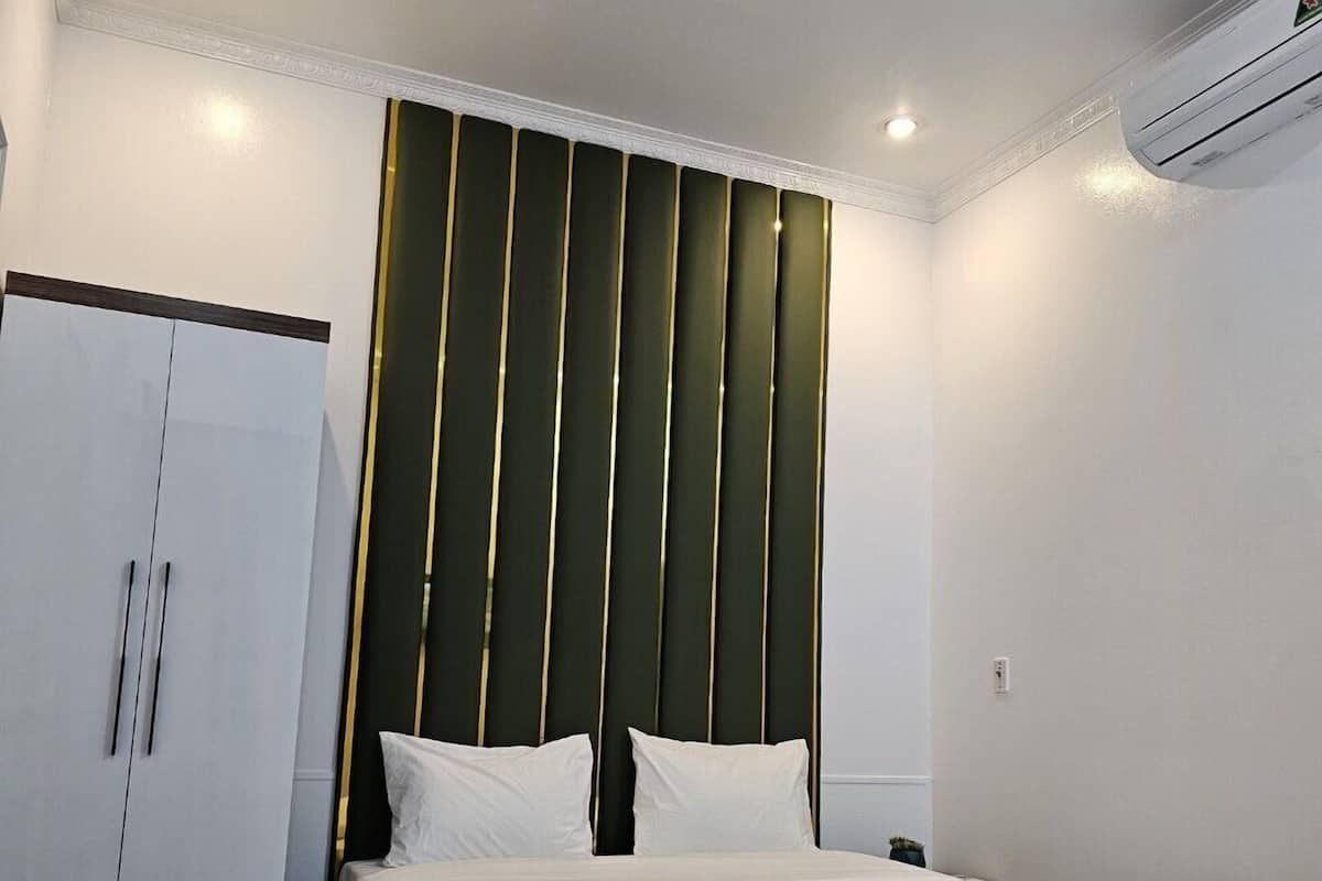 Deluxe Double Room | Desk, blackout drapes, soundproofing, iron/ironing board