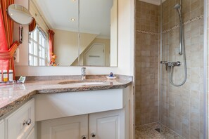 مجففات شعر، مناشف