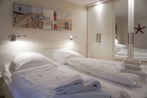 2 bedrooms, iron/ironing board, free WiFi, bed sheets