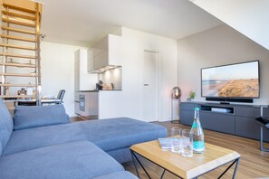 TV - Das Quartier 18 ist Eine Kleine Wohlfühloase, die Sich Über 2 Etagen Erstreckt (Wenningstedt-Braderup (Sylt))