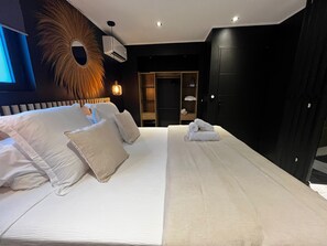 Deluxe-Suite, mit Bad, Poolblick (Terrasse) | 1 Schlafzimmer, Betten mit Memory-Foam-Matratzen, Minibar, Zimmersafe