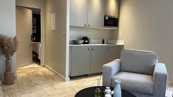 Deluxe Suite, Ensuite, Pool View (Terrasse) | Private kitchen