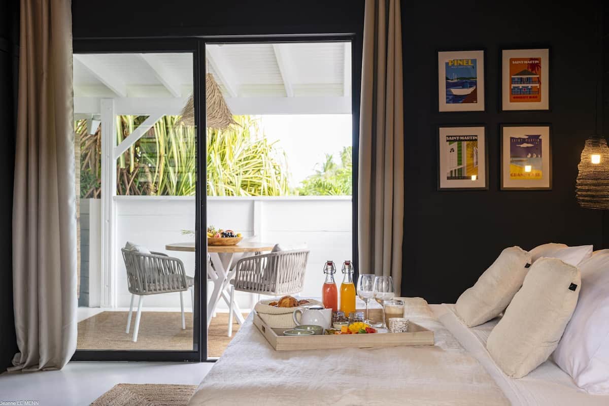 Deluxe Suite, Ensuite, Garden View (Jacuzzi Privatif) | 1 bedroom, premium bedding, Select Comfort beds, minibar