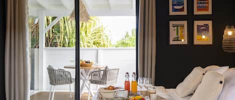 Suite Deluxe, bagno in camera, vista giardino (Jacuzzi Privatif) | 1 camera, biancheria da letto di alta qualità, materassi Select Comfort