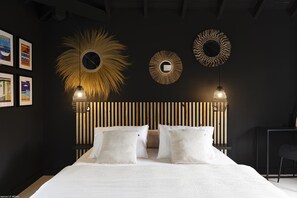 Chambre Deluxe double, salle de bain attenante, vue sur le jardin (Jacuzzi Privatif) | 1 chambre, lit avec matelas en mousse à mémoire, minibar, coffre-fort