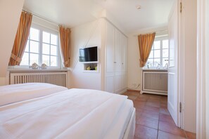 3 bedrooms, iron/ironing board, free WiFi, bed sheets - Suite Dreams am Dorfteich. Lässige Eleganz. Verträumte, Zurückgezogene Lage (Wenningstedt-Braderup (Sylt))