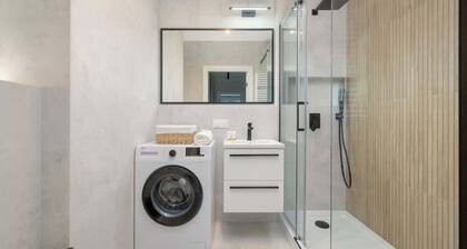 Cozy Apartment with Balcony | Free Parking