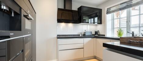 Kühlschrank, Herdplatte, Geschirrspüler