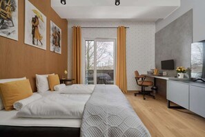 Tabla de planchar con plancha, wifi y ropa de cama 