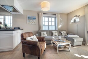 Fernseher, Kamin, Stereoanlage