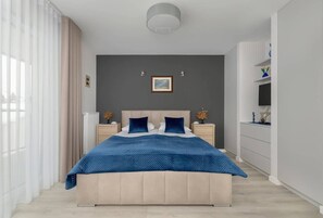 Een strijkplank/strijkijzer, wifi, beddengoed