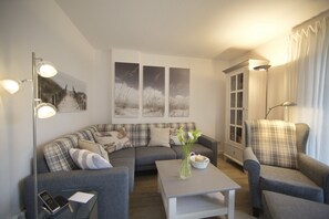 Fernseher, DVD-Player, Stereoanlage