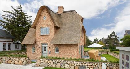 Purer Luxus. Cooles Design. Kuscheliges Haus. Viel Raum. Bohüs