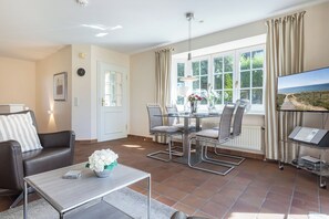 Fernseher, DVD-Player, Stereoanlage