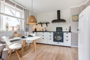 Fridge, oven, stovetop, dishwasher - Modern Eingerichtetes 1-raum Appartement "pure Nordic" im Herzen von Wenningsted (Wenningstedt-Braderup (Sylt))
