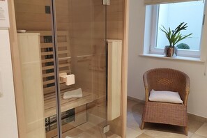 Sauna - Ein Traum von Raum. Auf Über 145m² Nutzfläche Erwartet Sie Sehr Viel Raum (Wenningstedt-Braderup (Sylt))
