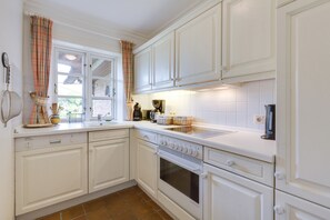 Kühlschrank, Ofen, Herdplatte, Geschirrspüler