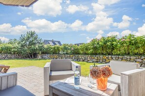Terrace/patio - Charmanter Luxus mit Flair (Wenningstedt-Braderup (Sylt))