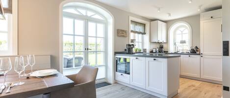 Kühlschrank, Herdplatte, Geschirrspüler