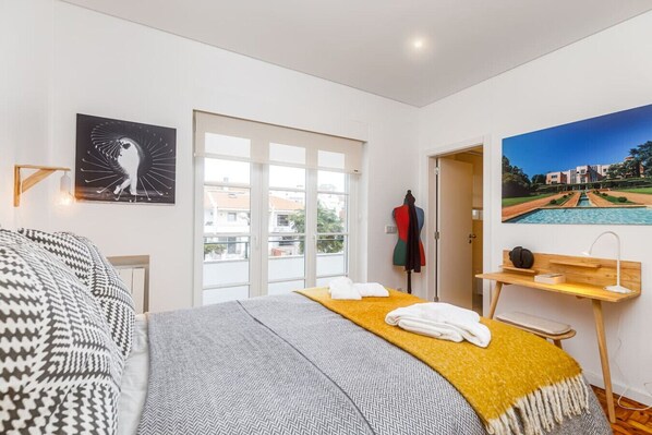3 habitaciones, escritorio, tabla de planchar con plancha y wifi gratis