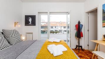 3 bedrooms, desk, iron/ironing board, free WiFi