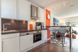 Kühlschrank, Ofen, Herdplatte, Geschirrspüler