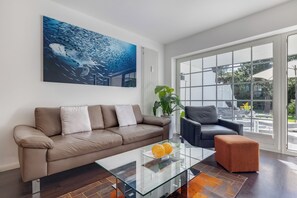 Fernseher, DVD-Player, Stereoanlage