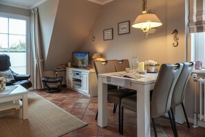 Dining - In Einer Ruhigen Sackgasse Erwartet Sie Dieses Urlaubsdomizil (Wenningstedt-Braderup (Sylt))