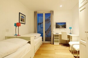 3 bedrooms, iron/ironing board, free WiFi, bed sheets