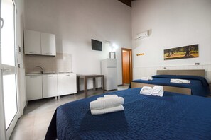 Estudio familiar, varias camas | Wifi gratis y ropa de cama 