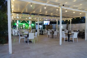 Bar junto a la alberca