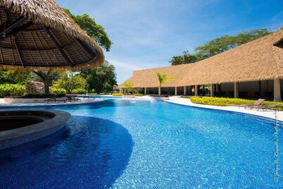 Casa Bonita with private pool at Ciudad del Mar!