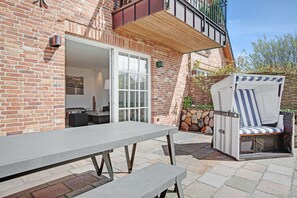 Outdoor dining - Modern, Groß, Hell Drei Worte, die Dieses Domizil Perfekt Beschreiben (Wenningstedt-Braderup (Sylt))