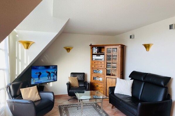 Fernseher, DVD-Player, Stereoanlage