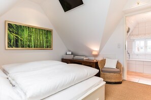 2 室のベッドルーム、アイロン / アイロン台、WiFi (無料)、ベッドシーツ