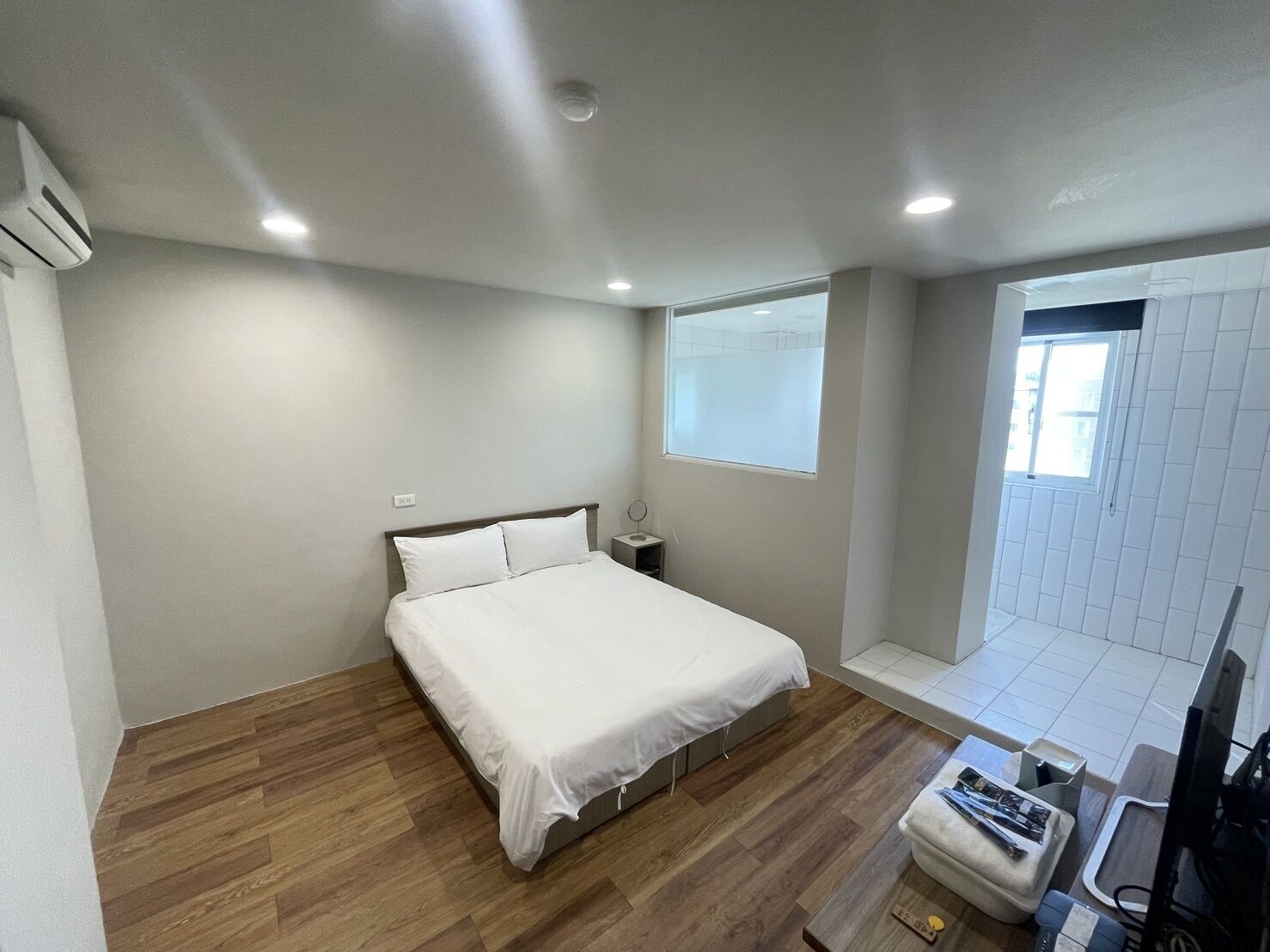 Business Double Room | Free WiFi
