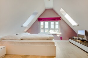 2 slaapkamers, een strijkplank/strijkijzer, gratis wifi, beddengoed