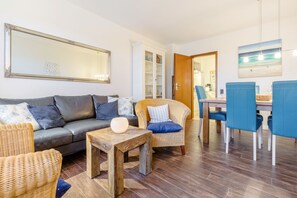 TV, DVD player, stereo - 3-raum-appartement im Og/dg Ca. 75qm² Nutzfläche für bis zu 4 Personen (Wenningstedt-Braderup (Sylt))