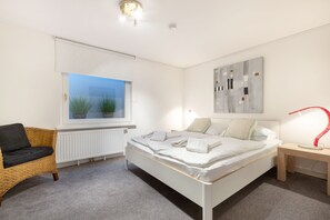 2 bedrooms, iron/ironing board, free WiFi, bed sheets - Zentral Gelegene Ferienwohnung, nur 200 Meter vom Wenningstedter Hauptstrand (Wenningstedt-Braderup (Sylt))