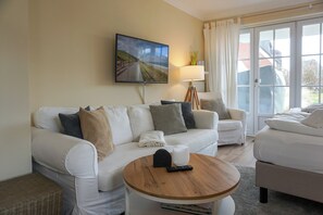 TV, DVD player - 3-raum Appartement im Erd- und Untergeschoss für bis zu 4 Personen (Wenningstedt-Braderup (Sylt))