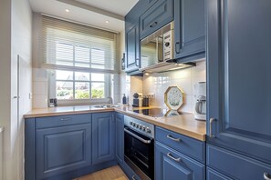 Fridge, microwave, oven, stovetop - Luxus und Wohlfühlen am Dorfteich (Wenningstedt-Braderup (Sylt))