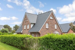 Exterior - End-appartement im Erd- und Untergeschoss mit ca. 98 qm Nutzfläche (Wenningstedt-Braderup (Sylt))
