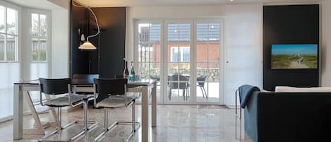 Tv, dvd-spelare och en stereo