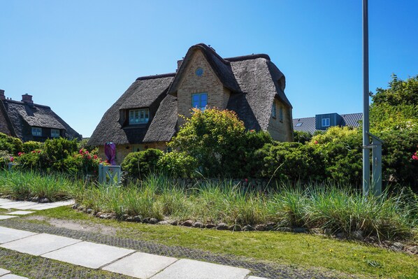 Exterior - Luxushausteil Unter Reet. Ca. 121 qm Nutzfläche für bis zu 6 Gäste im Eg/ug/og (Wenningstedt-Braderup (Sylt))