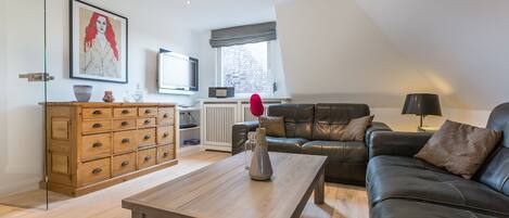 Fernseher, Kamin, DVD-Player, Stereoanlage