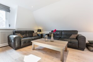 Fernseher, Kamin, DVD-Player, Stereoanlage