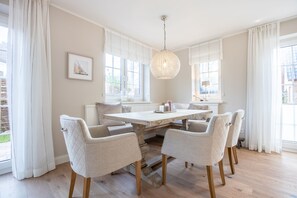 Dining - Das Fröddenhues Befindet Sich in Sehr Ruhiger und Geschützter Lage (Sylt)