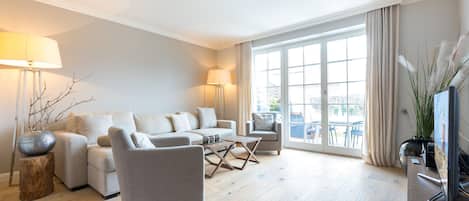 Fernseher, DVD-Player, Stereoanlage