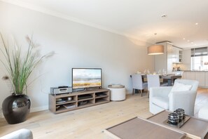 Tv, dvd-spelare och en stereo