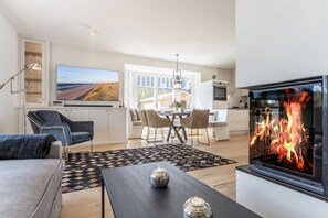 Fernseher, Kamin, DVD-Player, Stereoanlage